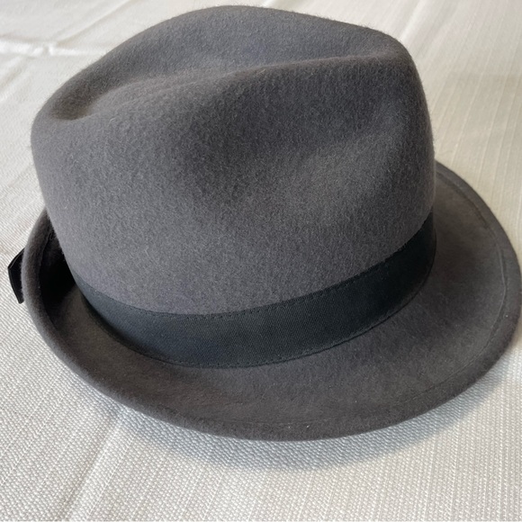 Charcoal gray velvet hat with black band - Picture 2 of 6
